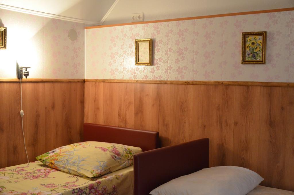 Cottages On Gdantsevskaya Street Kryvy Rih Chambre photo